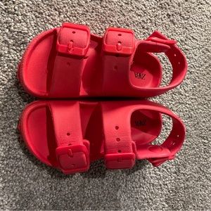 Toddler red Zara rubber sandals
